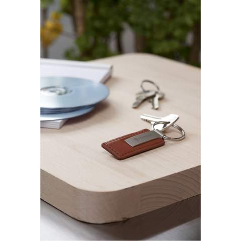 Sturdy keyring with a matte metal keychain and imitation leather tag. Each item is supplied in an individual brown cardboard envelope.