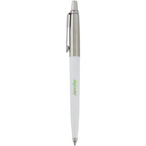 De Parker Jotter gerecyclede balpen biedt duurzaamheid, stijl en prestaties tegen een betaalbare prijs. De krasvrije behuizing van gerecycled plastic combineert elegantie met duurzaamheid. Inclusief Parker Quinkflow®-vulling voor een soepele schrijfervaring van 3500-5500 meter. De randring van gerecycled roestvrijstaal versterkt de eco-vriendelijke uitstraling. De Jotter gerecyclede balpen is ideaal voor prijsbewuste, milieubewuste mensen die op zoek zijn naar een stijlvol en duurzaam schrijfinstrument. Blauwe inkt.