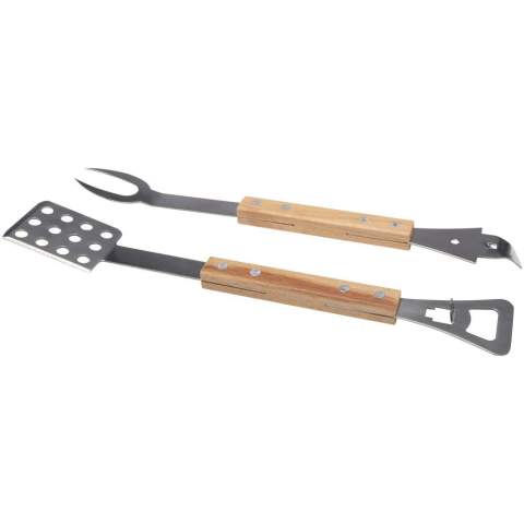 Dieses praktische 4-in-1 Grillset besteht aus einem Pfannenwender, einer Gabel, einem Dosen- und einem Flaschenöffner – alles aus Eichenholz und RCS-zertifiziertem Edelstahl. Dank der praktischen Handhabung ist das Set das perfekte Produkt für alle Grillfans. 