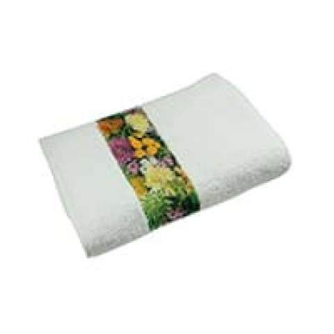 Ce drap de bain en coton avec bordure imprimable en polyester est un compagnon fiable pour la piscine en plein air ou le sport. Grâce à sa bordure entièrement imprimable, il peut devenir un véritable accroche-regard et faire plaisir à chaque invité ou client. La fine bordure en polyester garantit une impression de qualité et durable.