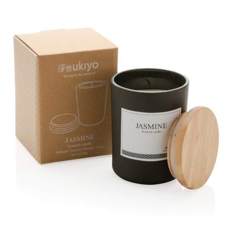 Creëer warmte en gezelligheid in huis met deze Ukiyo geurkaars. Geniet van de subtiele geur die vrijkomt. De geurkaars wordt geleverd in een elegante pot met bamboe deksel.