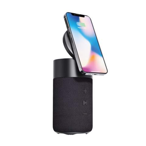 Rock erop los met de Urban Vitamin Anaheim! Deze 10W speaker levert geweldig geluid en tot 8 uur speeltijd. Bovendien heeft hij een magnetische draadloze oplader van 15W om je apparaten van stroom te voorzien terwijl je luistert. Moet je een telefoontje aannemen? Met de ingebouwde microfoon zit je goed. Gemaakt van RCS RPET stof en gerecycled ABS, is hij zowel stijlvol als milieuvriendelijk met 37% gerecycled materiaal en RCS-certificering. Er zit ook een gerecyclede USB-C kabel bij van 120 cm, allemaal in een plastic-gereduceerde verpakking en PVC-vrij. Geniet van muziek en opladen in één gestroomlijnd pakket!<br /><br />WirelessCharging: true<br />NumberOfSpeakers: 1<br />SpeakerOutputW: 10.00<br />PVC free: true
