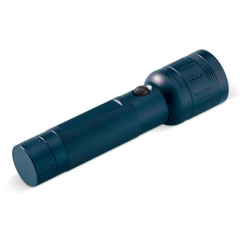 Prenez cette torche en aluminium compacte et légère avec vous lors d'un voyage de survie ou au camping. La torche à LED 3W est livrée dans une boite cadeau comprenant 3 piles AAA.