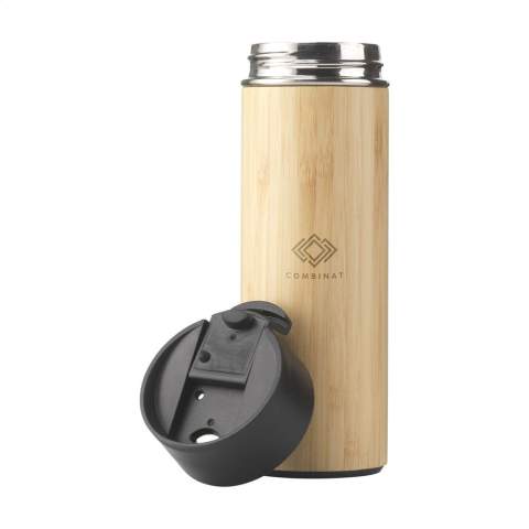 Doppelwandige, vakuumisolierte, auslaufsichere, Thermoflasche/ Thermobecher aus Edelstahl mit Bambus-Finish. Inklusive herausnehmbarem Teesieb aus Edelstahl. Nicht spülmaschinengeeignet. Fassungsvermögen 360 ml. Wird einzeln in einem Kraftkarton geliefert.