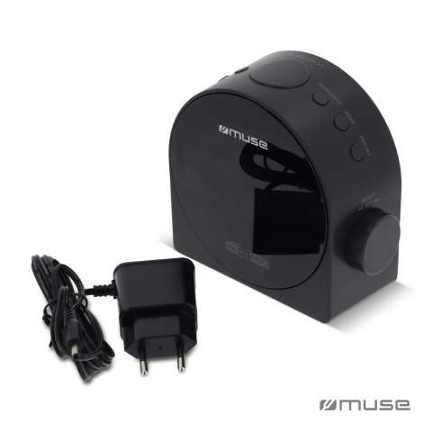 Laat u wekken door één van de 20 voorkeurszenders op deze wekkerradio of door de buzzer. Ook het dubbele alarm ontbreekt niet en door de aanwezigheid van de AUX-aansluiting kunt u een extern apparaat eenvoudig op deze wekkerradio aansluiten. De wekker werkt op netstroom en is voorzien van een back-up faciliteit (batterij).