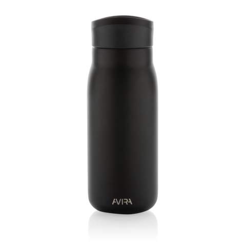 De Avira Ain reisfles is de perfecte oplossing voor uw cafeïnebehoeften onderweg. Met een inhoud van 150 ml is deze beker de ideale maat voor een snelle opkikker terwijl je onderweg bent. Het gestroomlijnde ontwerp en het handige formaat maken het gemakkelijk om in een tas te dragen, mede dankzij het lekvrije deksel. Gemaakt met RCS (Recycled Claim Standard) gecertificeerde gerecyclede materialen. RCS-certificering zorgt voor een volledig gecertificeerde toeleveringsketen van de gerecyclede materialen. Totale gerecyclede inhoud: 74% op basis van het totale gewicht van het item. Inclusief FSC®-gecertificeerde kraftverpakking. Hergebruik de doos in een telefoonhouder, potloodhouder of bloempot!<br /><br />HoursHot: 5<br />HoursCold: 15