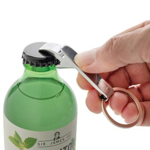 Ouvre-bouteille et ouvre-boîte extra solide en alliage de zinc recyclé RCS. Contenu recyclé total : 84 % sur la base du poids total de l'article. La certification RCS garantit une chaîne d'approvisionnement entièrement certifiée pour les matériaux recyclés. Emballé dans un sachet en papier.