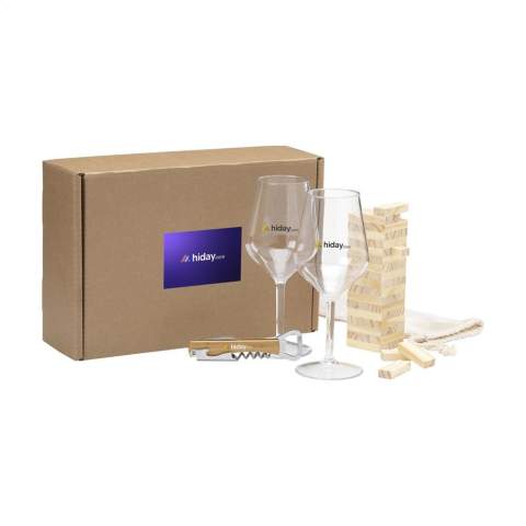 Geschenkset, das sich als Aufmerksamkeit für verschiedene Anlässe eignet. Ob Sie eine neue Mitarbeiterin oder einen neuen Mitarbeiter willkommen heißen, ein Geschenk zum Jahresende überreichen, Ihren Angestellten Ihre Wertschätzung zeigen oder einfach nur Ihre Geschäftsbeziehungen vertiefen möchten: Dieses Geschenk wird einen bleibenden Eindruck hinterlassen. In diesem Geschenkset sind die folgenden Produkte enthalten: • 1200 Butler Bamboo • 2 x 4509 HappyGlass Lady Abigail Weinglas • 1205 Tower Game.  Gestalten Sie dieses Set noch persönlicher: Lassen Sie einen Namen, ein Zitat oder ein Logo auf die einzelnen Produkte drucken. Die Produkte werden als Set in einer Kraft-Geschenkbox geliefert.