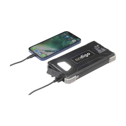 Powerbank solaire robuste pour activités extérieur, d'une capacité de 10 000 mAh, avec un boîtier en ABS recyclé et des bords protecteurs en silicone sur les coins. Équipé d'un panneau solaire, de voyants lumineux, d'une torche LED et d'un anneau de suspension pliable. Résistant aux éclaboussures de l'eau et à la poussière.Convient pour recharger la plupart des smartphones et autres appareils. Entrée : Type-C1 DC5V/2.1A. Sortie : DC 5V 2A. 2 x port USB-A et 2 x port USB-C. Entrée solaire : 100 MAh. Temps de charge solaire d'environ 50 heures. Le chargeur idéal pour les activités de plein air. Comprend un câble de charge USB-C/USB-C et un manuel et un mode d'emploi. Certifié RCS. Matière recyclée totale : 20%. Par pièce dans une boîte.