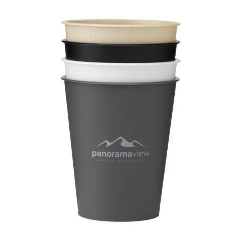 Herbruikbare, stapelbare beker van het merk Circulware. Deze beker is gemaakt van hoogwaardig kunststof en kan tot wel 500 keer gebruikt worden. Geschikt voor een warme koffie of een verfrissend drankje. Een prima alternatief voor de wergwerpbeker. De beker is licht in gewicht, gemakkelijk te reinigen en stapelbaar, dus ruimtebesparend. De perfecte herbruikbare beker voor op festivals en evenementen of bij de koffieautomaat. BPA-vrij en Food Approved. Vaatwasserbestendig en magnetronbestendig. 100% recyclebaar. Hiermee draagt deze beker bij aan een circulaire economie. Dutch design. Made in Holland. Inhoud 280 ml.