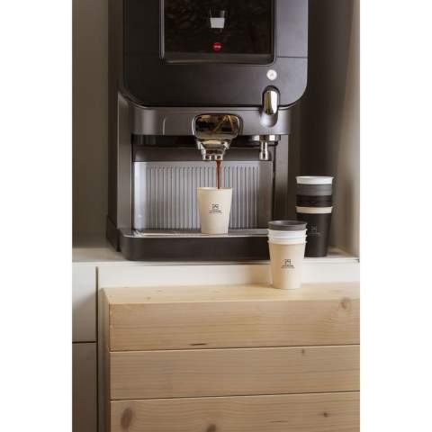 Herbruikbare, stapelbare beker van het merk Circulware. Deze beker is gemaakt van hoogwaardig kunststof en kan tot wel 500 keer gebruikt worden. Geschikt voor een warme koffie of een verfrissend drankje. Een prima alternatief voor de wergwerpbeker. De beker is licht in gewicht, gemakkelijk te reinigen en stapelbaar, dus ruimtebesparend. De perfecte herbruikbare beker voor op festivals en evenementen of bij de koffieautomaat. BPA-vrij en Food Approved. Vaatwasserbestendig en magnetronbestendig. 100% recyclebaar. Hiermee draagt deze beker bij aan een circulaire economie. Dutch design. Made in Holland. Inhoud 280 ml.