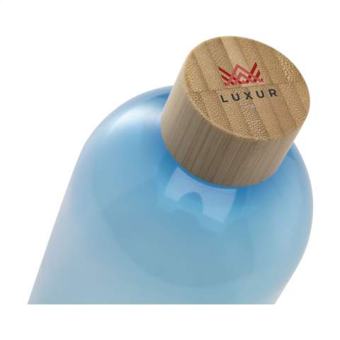 WoW! Water bottle made from 100% recycled Ocean Bound Plastic from Plastic Bank®. This bottle is supplied with a bamboo cap. Leak-proof and BPA-free. Capacity 500 ml. • With the purchase of this product you support Plastic Bank®. Plastic Bank® is an international organisation with two main goals. These goals concern us all, reducing poverty and reducing plastic waste in the oceans. Plastic Bank® pays people in developing countries to return plastic waste. This plastic is collected from beaches, rivers, riverbanks, landfills and from the shallow parts of the ocean. This helps prevent plastic waste from polluting the oceans. The collected plastic is sorted, cleaned and processed into granules. New products are then made from these granules and given the Social Plastic® label.