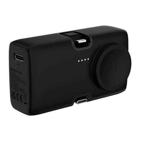 De San Diego is een lichte maar krachtige  20Wpowerbank van 5000 mAh. Met dubbele snelle oplaadopties kun je opnieuw opladen via de geïntegreerde iOS-connector (voor iPhone 14 en ouder). Laadt je telefoon op zonder dat je kabels hoeft mee te nemen! Je kunt zelfs twee apparaten tegelijkertijd opladen. Alle uitgangen bieden ultrasnel 20W opladen om tot 50% op te laden in minder dan 30 minuten. Inclusief een USB-C input om de powerbank snel op te laden. Het wordt geleverd met een geïntegreerde horlogelader om alle recente Apple Watch-modellen op te laden. Het beschikt ook over een geïntegreerde standaard om je telefoon op te laden terwijl je films kijkt of naar muziek luistert. Gemaakt van RCS gerecycled ABS en gerecycled PC, bedraagt het totale gerecyclede gehalte 24% op basis van het totale gewicht van het artikel. PVC-vrij en verpakt in een doos met verminderd plastic gebruik.<br /><br />PowerbankCapacity: 5000<br />PVC free: true