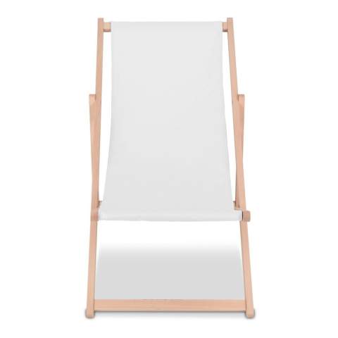 Détendez-vous avec style au bord de la piscine ou sur la plage grâce à cette chaise de plage pliante entièrement imprimable. La chaise a un cadre en bois robuste et le tissu polyester de l'assise peut être imprimé avec un design, un logo ou un motif en couleur. Légère, portable et réglable, elle offre un confort optimal pour profiter du soleil. Fabriquée en Europe. Le poids de la chaise de plage est de 110 kg.