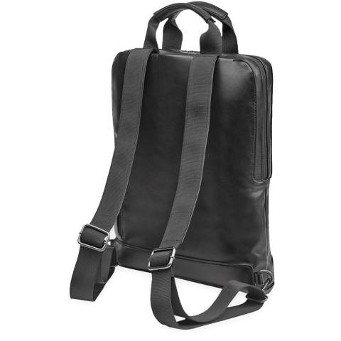 Le sac vertical pour appareils Classic est un sac destiné à l’espace de travail mobile et intelligent. Il est doté d’une poche arrière ouverte pour garder les objets essentiels à portée de main, d’une poche zippée sécurisée au dos et de bretelles dissimulables et réglables pour les déplacements. Il est également doté de plusieurs poches à l’intérieur. Une pochette pour les notes, une pochette zippée sécurisée et un organiseur avec 2 porte-stylos et un porte-cartes de visite. Un appareil électronique jusqu’à 15 pouces peut également être stocké en toute sécurité. 