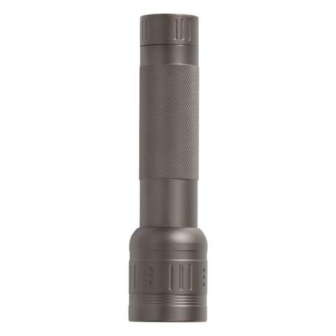 Nehmen Sie diese leichte und kompakte Aluminium-Taschenlampe mit zum Camping oder einem Abenteuer-Ausflug. Die Lampe hat eine 3W-LED und wird mit Batterien in einer Geschenkverpackung geliefert.