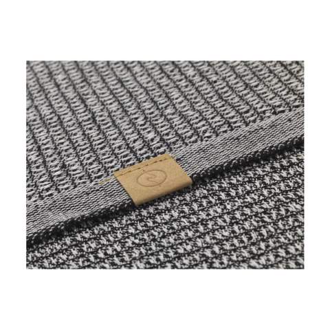Soft and stylish plaid throw from the Oxious brand. Handmade from recycled textiles in combination with soft, natural cotton: 50% cotton, 42% recycled cotton and 8% RPET. Beautiful as a throw on the sofa, or to use as a blanket or bedspread. This plaid throw symbolizes an elegant lifestyle and is both functional and decorative.  These beautiful, soft cloths are made by local women in a small village in Turkey. They work there in a social context, with room for growth and development. The cloths are handmade with love and care for the environment. Pure enjoyment can begin with a product from the Oxious collection.