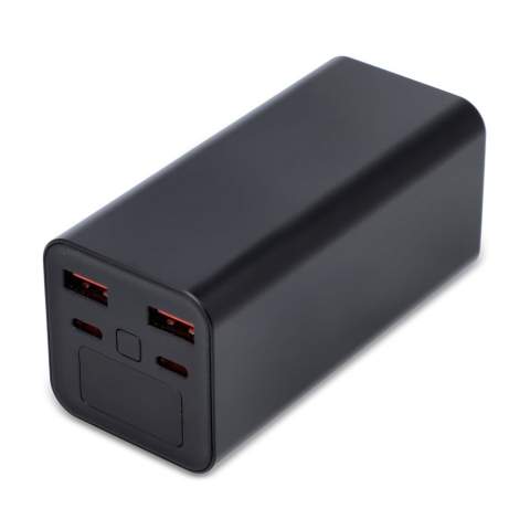 Diese leistungsstarke 20.000-mAh-Powerbank verfügt über eine Leistung von 65 W, mit der Sie Ihren Laptop aufladen können. Sie verfügt über zwei USB-C-Anschlüsse (60W &amp; 65W max) und zwei USB-A-Anschlüsse (jeweils 18W max), mit einer maximalen Gesamtleistung von 65W für alle Anschlüsse zusammen. Schnelles und sicheres Laden wird durch den Schutz vor Überlastung, Überentladung, Kurzschluss und Überspannung gewährleistet.