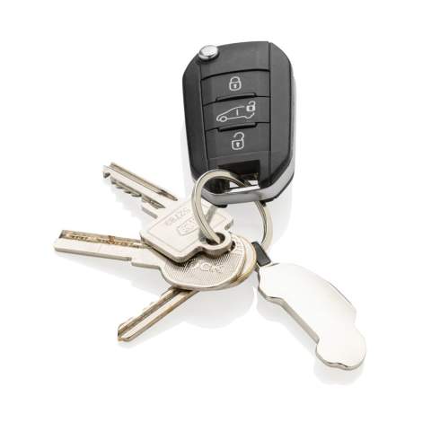 Porte-clés en forme de voiture en alliage de zinc recyclé RCS. Contenu total recyclé : 84% sur la base du poids total de l'article. La certification RCS garantit une chaîne d'approvisionnement entièrement certifiée des matériaux recyclés. Emballé dans un sachet en papier.
