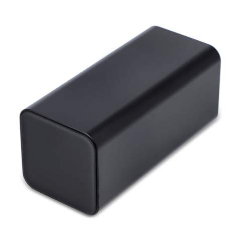 Diese leistungsstarke 20.000-mAh-Powerbank verfügt über eine Leistung von 65 W, mit der Sie Ihren Laptop aufladen können. Sie verfügt über zwei USB-C-Anschlüsse (60W &amp; 65W max) und zwei USB-A-Anschlüsse (jeweils 18W max), mit einer maximalen Gesamtleistung von 65W für alle Anschlüsse zusammen. Schnelles und sicheres Laden wird durch den Schutz vor Überlastung, Überentladung, Kurzschluss und Überspannung gewährleistet.