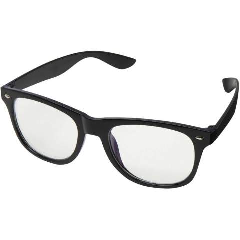 Die GazeGuard Anti-Blaulicht-Brille wurde entwickelt, um die Menge an blauem Licht, die das Auge erreicht, zu reduzieren und so die Arbeit am Computer/Tisch/Telefon zu erleichtern, ohne die Augen zu überanstrengen. Der Rahmen und die Bügel bestehen aus 100 % recyceltem Kunststoff und die Gläser aus Acrylglas. Eine Bedienungsanleitung wird mitgeliefert.
