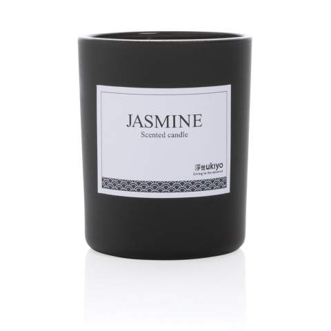 Create warmth and cosiness in your home with this Ukiyo small scented candle. Enjoy the subtle jasmin scent that is released. The scented candle comes in an elegant jar. Perfect for some extra athmosphere!