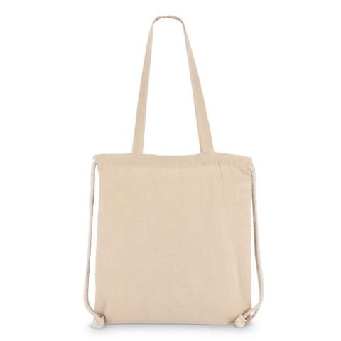 Klassische Tragetasche aus 140 g/m² Baumwolle mit langen Griffen und zusätzlichem Kordelzugverschluss für zusätzliche Vielseitigkeit. Kann wie eine Standardtasche getragen oder wie ein Kordelzugbeutel gesichert werden. Oeko-Tex®-zertifiziert. Ideal für den täglichen Gebrauch, als Werbegeschenk oder für Aktionen im Einzelhandel.
