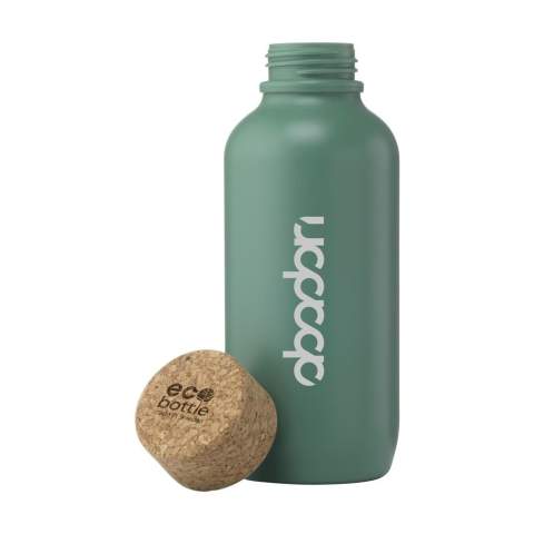 Bouteille d'eau légère d'EcoBottle. Cette bouteille est composée à 98% de biodéchets de canne à sucre. Le bouchon à vis est en liège naturel portugais. Cet article est conçu et produit en Suède, en utilisant principalement des énergies renouvelables. La bouteille est très élégante grâce à son design épuré et parfaite pour une promotion percutante. Elle est parfaite pour le bureau, mais aussi pour la salle de sport ou en déplacement. 100% d'origine végétale. De qualité alimentaire. Ne passe pas au lave-vaisselle. Capacité 650 ml. Fabriqué en Suède.