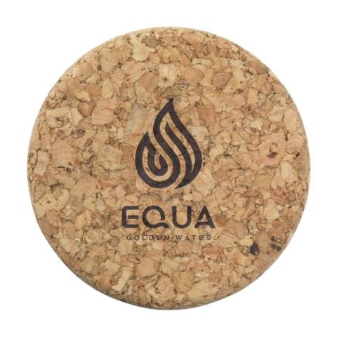 Bouteille d'eau légère d'EcoBottle. Cette bouteille est composée à 98% de biodéchets de canne à sucre. Le bouchon à vis est en liège naturel portugais. Cet article est conçu et produit en Suède, en utilisant principalement des énergies renouvelables. La bouteille est très élégante grâce à son design épuré et parfaite pour une promotion percutante. Elle est parfaite pour le bureau, mais aussi pour la salle de sport ou en déplacement. 100% d'origine végétale. De qualité alimentaire. Ne passe pas au lave-vaisselle. Capacité 650 ml. Fabriqué en Suède.