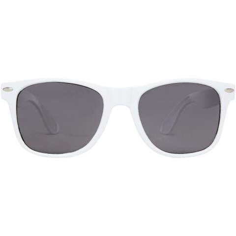 These more sustainable sunglasses made of recycled plastic are the ideal promotional giveaway during summer festivals, events, or other sunny outdoor activities. This eyewear conforms to EN ISO 12312-1, and has UV400 lenses which are rated as category 3.