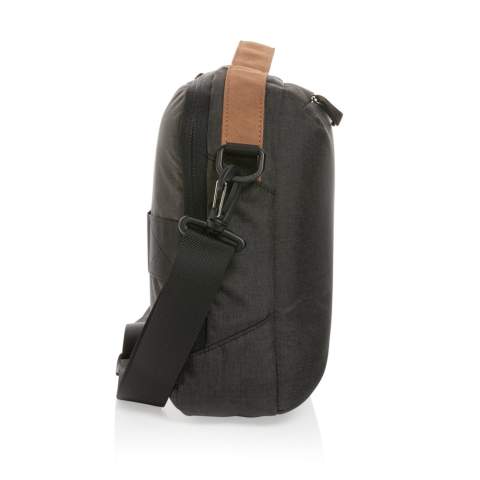 Sacoche d'ordinateur au design minimaliste et élégant. Le compartiment principal dispose d'une poche à ordinateur portable de 15,6” et 2 poches ouvertes en maille. Poche à fermeture à zip à l'avant. Sur le dessous, vous trouverez une poignée PU. Les matériaux extérieurs sont fabriqués en polyester recyclé.  Avec traceur AWARE™ qui prouve l'utilisation réelles des matériaux recyclés. Chaque sac a réutilisé 8,75 bouteilles en PET 0,5L. 2% de chaque produit IMPACT vendu sera reversé à Water.org.<br /><br />FitsLaptopTabletSizeInches: 15.6<br />PVC free: true