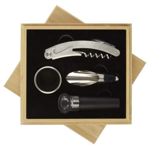 4-piece wine set including a waitress corkscrew, a stopper, a pourer and a ring. Delivered in a bamboo gift box sourced and produced following sustainable standards.
