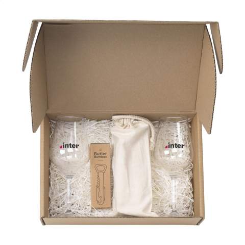 Geschenkset, das sich als Aufmerksamkeit für verschiedene Anlässe eignet. Ob Sie eine neue Mitarbeiterin oder einen neuen Mitarbeiter willkommen heißen, ein Geschenk zum Jahresende überreichen, Ihren Angestellten Ihre Wertschätzung zeigen oder einfach nur Ihre Geschäftsbeziehungen vertiefen möchten: Dieses Geschenk wird einen bleibenden Eindruck hinterlassen. In diesem Geschenkset sind die folgenden Produkte enthalten: • 1200 Butler Bamboo • 2 x 4509 HappyGlass Lady Abigail Weinglas • 1205 Tower Game.  Gestalten Sie dieses Set noch persönlicher: Lassen Sie einen Namen, ein Zitat oder ein Logo auf die einzelnen Produkte drucken. Die Produkte werden als Set in einer Kraft-Geschenkbox geliefert.