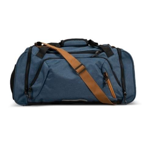 Very spacious travel bag made of recycled PET bottles. A special shoe compartment keeps dirty shoes separate from other contents, making this bag the ideal sports bag. Fitted with several pockets with zippers, organising has never been easier. It comes with an adjustable shoulder strap.