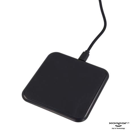 Un chargeur sans fil qui recharge vos appareils très rapidement. Avec ce chargeur, vous n'aurez pas à attendre longtemps avant de pouvoir utiliser à nouveau vos appareils. Le cuir recyclé en fait également une alternative durable au chargeur normal. Les produits Xoopar ne peuvent pas être vendus en France et en Espagne.