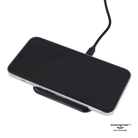 Un chargeur sans fil qui recharge vos appareils très rapidement. Avec ce chargeur, vous n'aurez pas à attendre longtemps avant de pouvoir utiliser à nouveau vos appareils. Le cuir recyclé en fait également une alternative durable au chargeur normal. Les produits Xoopar ne peuvent pas être vendus en France et en Espagne.