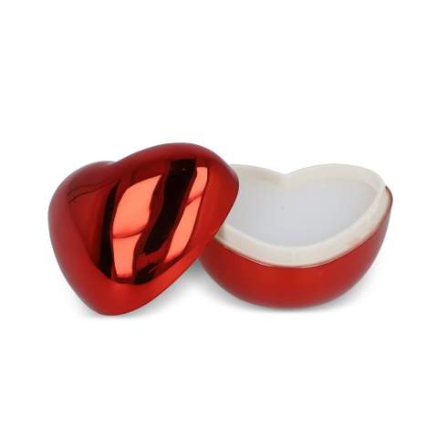 Lippenbalsem in een 3D hartvormige verpakking gemaakt van gerecycled ABS. Biedt hydraterende lipverzorging in een leuk, opvallend ontwerp. Compact en milieuvriendelijk.