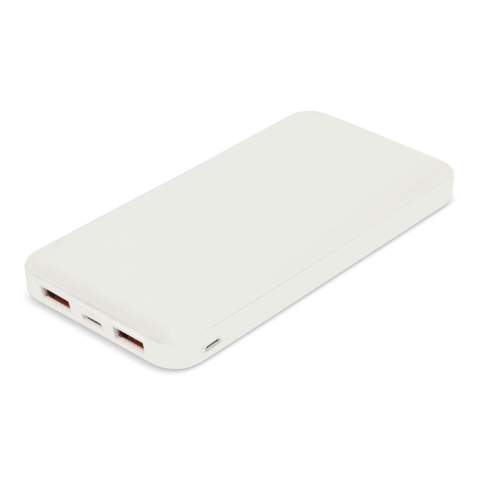 Restez alimenté partout grâce à ce powerbank de 10 000mAh. Doté de trois ports de charge, dont une sortie USB-C Power Delivery, il garantit une charge rapide et efficace pour tous vos appareils. Avec un design fin, il est parfait pour les voyages et l'utilisation quotidienne. Fabriqué en ABS recyclé. Câble USB-C de 22 cm inclus.