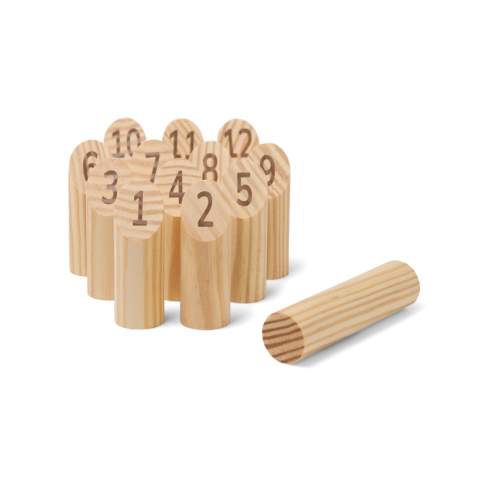 Cette mini version pratique du jeu de Muge est un jeu tactique comprenant douze quilles numérotées et une quille à lancer. Son design simple et intemporel est fabriqué en bois de pin certifié FSC®. C'est le jeu idéal à emporter et à jouer où bon vous semble. Le but est d'être le premier à atteindre exactement 50 points. Le jeu est emballé dans un sac en toile avec un dos en filet, ce qui permet de l'emporter facilement. Une notice d'utilisation est incluse.