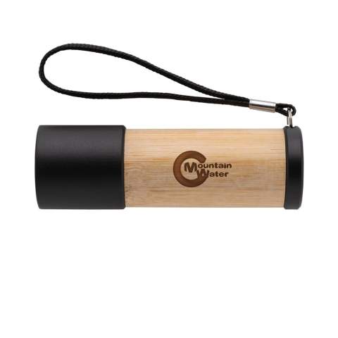 Pocketformaat zaklamp gemaakt van FSC® 100% bamboe en RCS (Recycled Claim Standard) gecertificeerd gerecycled ABS. Totale gerecyclede inhoud: 36% op basis van het totale gewicht van het item. RCS-certificering garandeert een volledig gecertificeerde toeleveringsketen van gerecyclede materialen. De bundelafstand is 20 meter en levert 30 lumen. Verpakt in FSC® mix kraft verpakking. Het artikel en de accessoires zijn 100% PVC-vrij. Inclusief batterijen<br /><br />Lightsource: LED<br />LightsourceQty: 1<br />PVC free: true