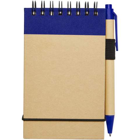 Il est facile de noter des idées rapides grâce au bloc-notes recyclé Zuse et au stylo de couleur assortie. Le petit bloc-notes contient 40 feuilles lignées de papier recyclé de référence A7, ce qui lui permet de se glisser dans n'importe quel sac, petit ou grand, d'être facile à tenir et surtout d'être un choix durable. Différentes options d'impression sont disponibles pour afficher n'importe quel logo sur l'extérieur de la couverture rigide.