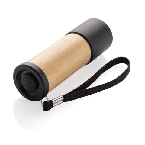 Pocketformaat zaklamp gemaakt van FSC® 100% bamboe en RCS (Recycled Claim Standard) gecertificeerd gerecycled ABS. Totale gerecyclede inhoud: 36% op basis van het totale gewicht van het item. RCS-certificering garandeert een volledig gecertificeerde toeleveringsketen van gerecyclede materialen. De bundelafstand is 20 meter en levert 30 lumen. Verpakt in FSC® mix kraft verpakking. Het artikel en de accessoires zijn 100% PVC-vrij. Inclusief batterijen<br /><br />Lightsource: LED<br />LightsourceQty: 1<br />PVC free: true