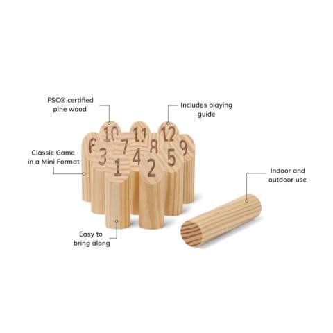 Cette mini version pratique du jeu de Muge est un jeu tactique comprenant douze quilles numérotées et une quille à lancer. Son design simple et intemporel est fabriqué en bois de pin certifié FSC®. C'est le jeu idéal à emporter et à jouer où bon vous semble. Le but est d'être le premier à atteindre exactement 50 points. Le jeu est emballé dans un sac en toile avec un dos en filet, ce qui permet de l'emporter facilement. Une notice d'utilisation est incluse.