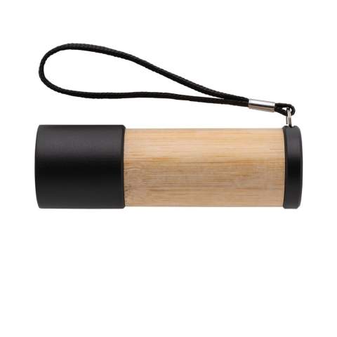 Pocketformaat zaklamp gemaakt van FSC® 100% bamboe en RCS (Recycled Claim Standard) gecertificeerd gerecycled ABS. Totale gerecyclede inhoud: 36% op basis van het totale gewicht van het item. RCS-certificering garandeert een volledig gecertificeerde toeleveringsketen van gerecyclede materialen. De bundelafstand is 20 meter en levert 30 lumen. Verpakt in FSC® mix kraft verpakking. Het artikel en de accessoires zijn 100% PVC-vrij. Inclusief batterijen<br /><br />Lightsource: LED<br />LightsourceQty: 1<br />PVC free: true