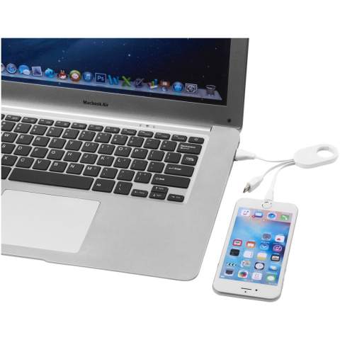 Le câble de charge Troop 3-en-1 comprend un embout USB de type C et un embout double compatible 2-en-1 pour les appareils Apple® iOS et Android. Il est doté d'un mousqueton pour l'accrocher facilement à votre sac.