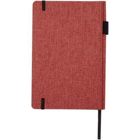Notitieboek in A5 formaat met cover gemaakt van RPET-stof. Bevat 96 vellen 70 g/m² gerecycled papier met gelijnde lay-out, een penlus en lint. Verpakt in een kartonnen hoes.