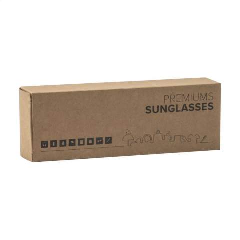 Lunettes de soleil originales avec verres miroir. La monture de cette paire est en plastique robuste avec des branches en bambou. Les verres miroir offrent une protection UV 400 (selon les normes européennes). Chaque article est fourni dans une boite individuelle en papier kraft marron.
