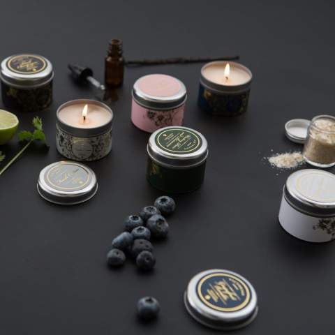 A scented candle in a tin from the Swedish brand Victorian. The tin has a metal lid. The scented candle has the scent of freshly washed cotton. Burn time 12 hours.