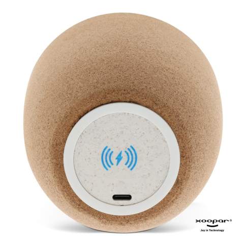 Cette enceinte de 10 watts en liège naturel offre un son de haute qualité avec des basses puissantes. Associez une deuxième enceinte pour profiter de la meilleure expérience sonore stéréo. L'enceinte peut être rechargée sans fil, le cadeau ECO idéal ! Les produits Xoopar ne peuvent être vendus en France et en Espagne.