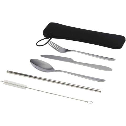 Besteckset mit Gabel, Messer, Löffel, Trinkhalm und Reinigungsbürste. Das Besteck besteht aus langlebigem, leicht zu reinigendem Edelstahl. Geliefert in einer Polyestertasche mit Reißverschluss und praktischer Trageschlaufe. 